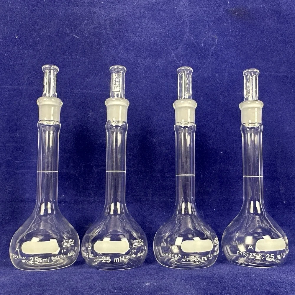 Set Of 4  PYREX  5640 25 mL Class a Volumetric Flasks Frosted Glass Stoppers